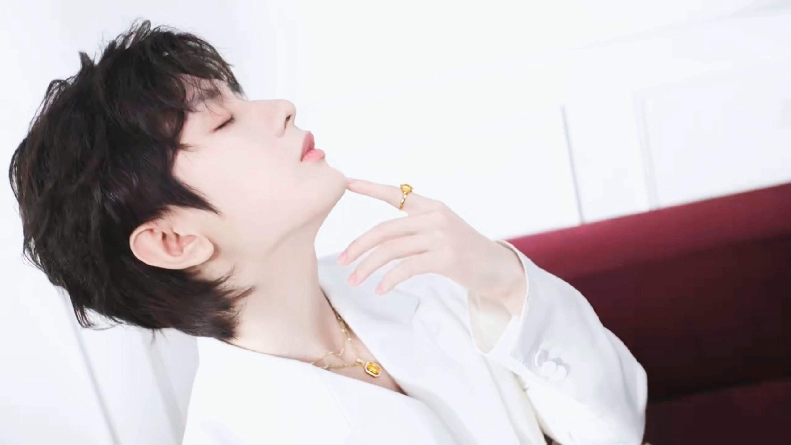 谁懂六福珠宝镜头下成毅顶级魅惑感！矜贵与温柔同框，珠宝璀璨不及他半分耀眼✨每一帧