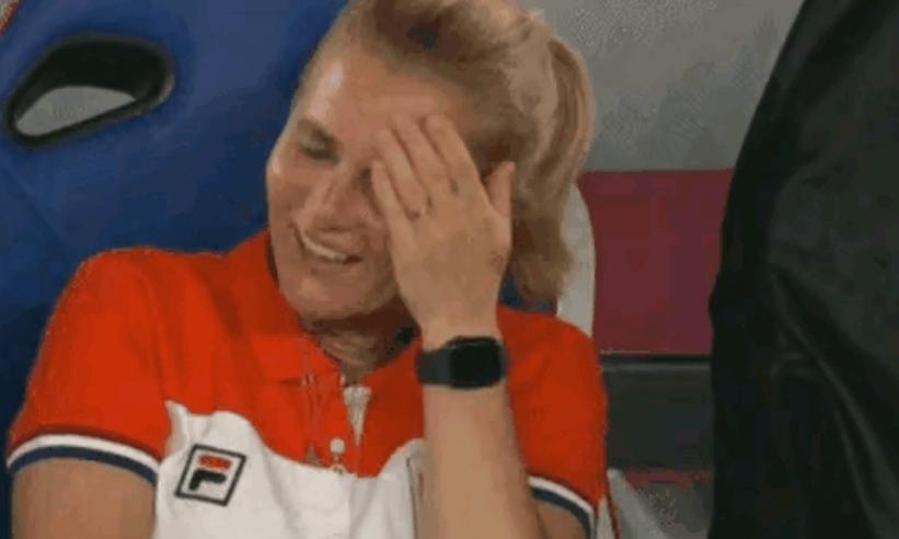 昨晚，在温布利七万多人观看下，中国女足客场八球惨败英国队，比起中国女足的惨败，更