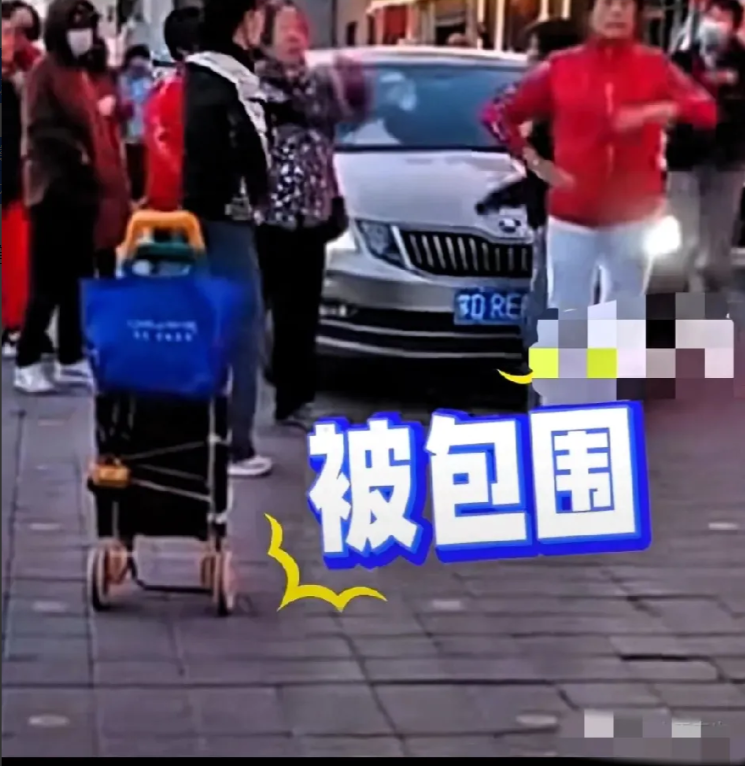 太霸道了！5月17日，内蒙赤峰发生一起女子与广场舞大妈斗法的事件，女子开车从停