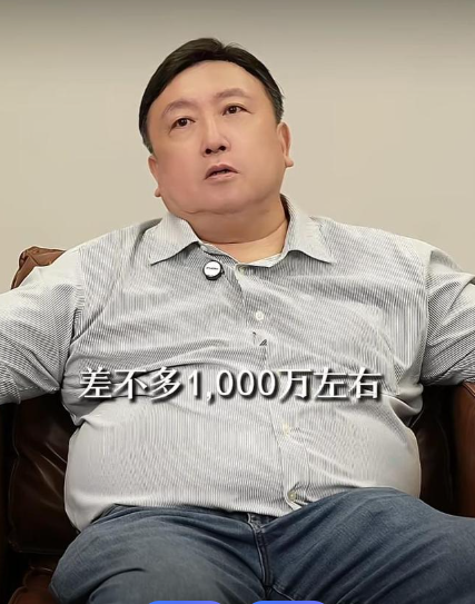 王晶父亲去世后，按遗嘱王晶能拿一半遗产，剩下才归4个妹妹。他倒好，直接让律师