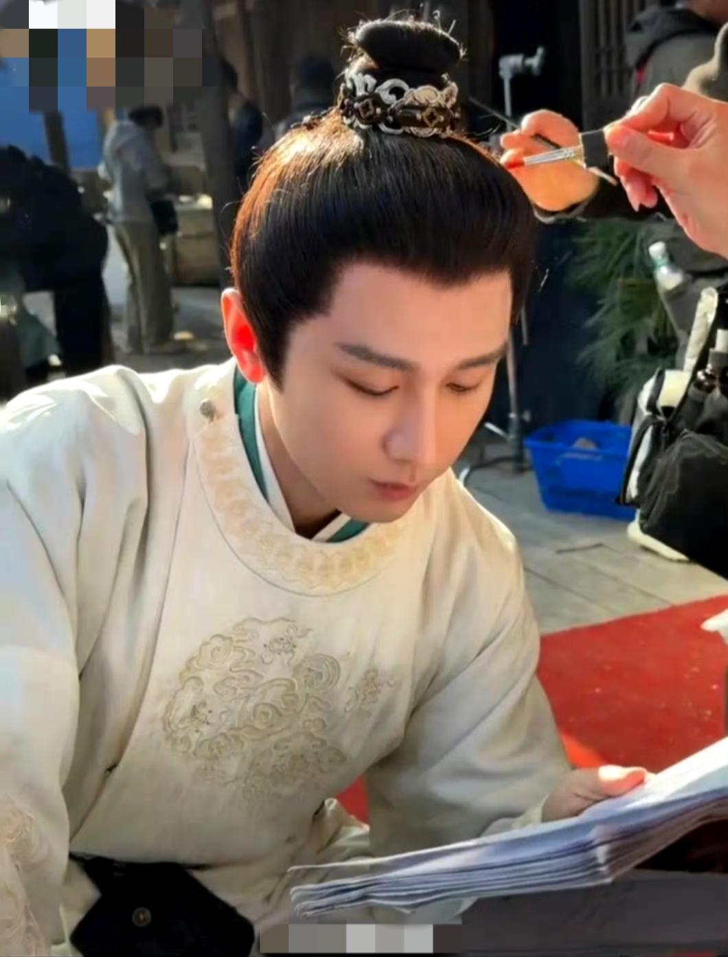 成毅《两京十五日》杀青特辑曝光！实景质感拉满，正剧氛围感直接封神✨当镜头扫