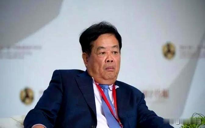 亿万富豪曹德旺将自己名下财产160亿全部转入妻子账户，叮嘱妻子：“这些财产在咱们