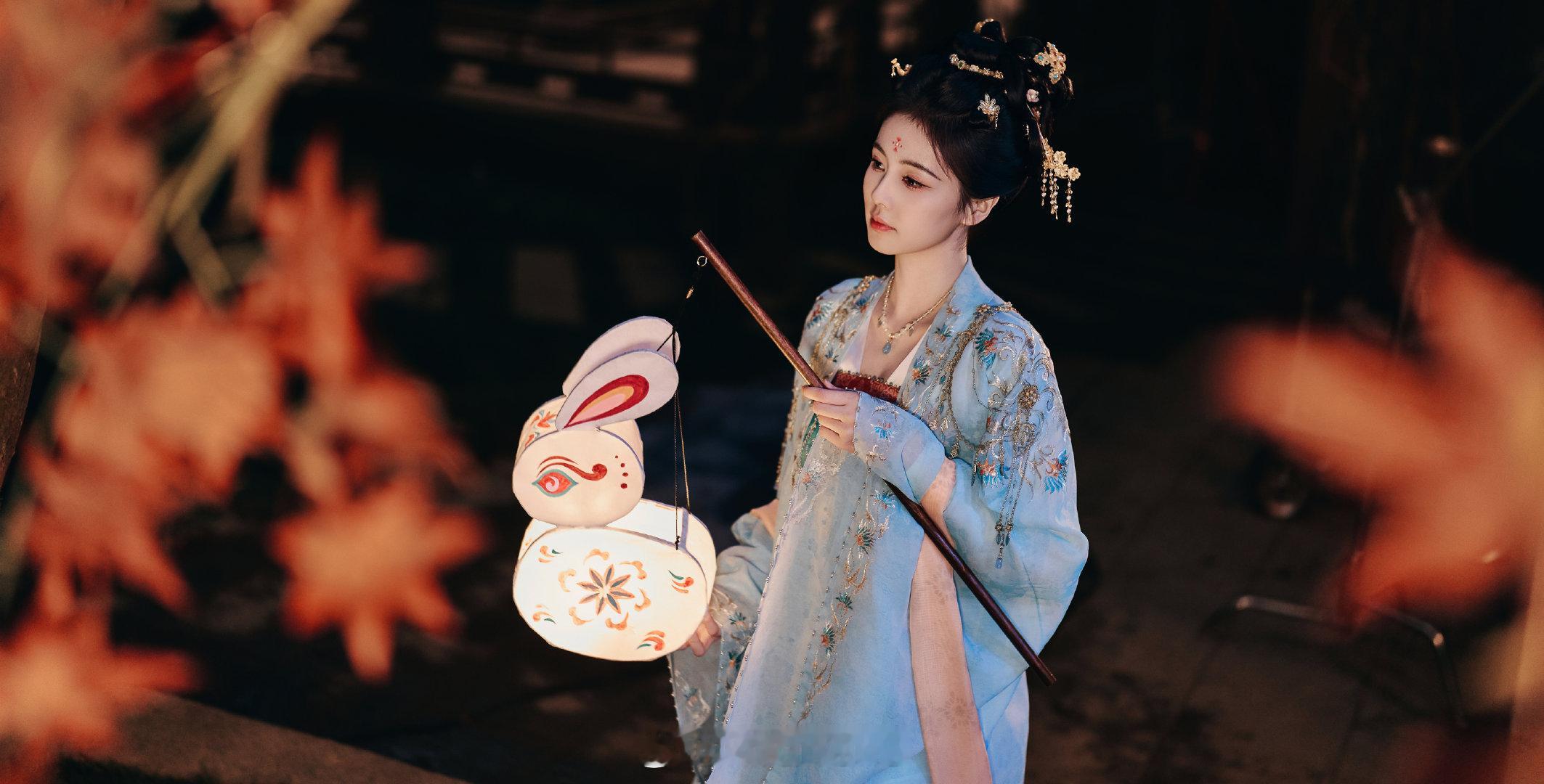 白鹿李佩仪蝉联角色热度冠军，这已经连续三周第一啦！厉害了！白鹿首尔回国