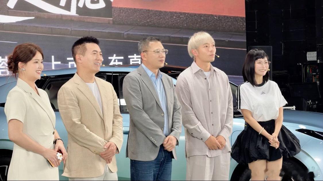 今天，北汽极狐旗下的全新改款车型极狐贝塔T1上市🎉和稀哲队长学射门⚽️和健