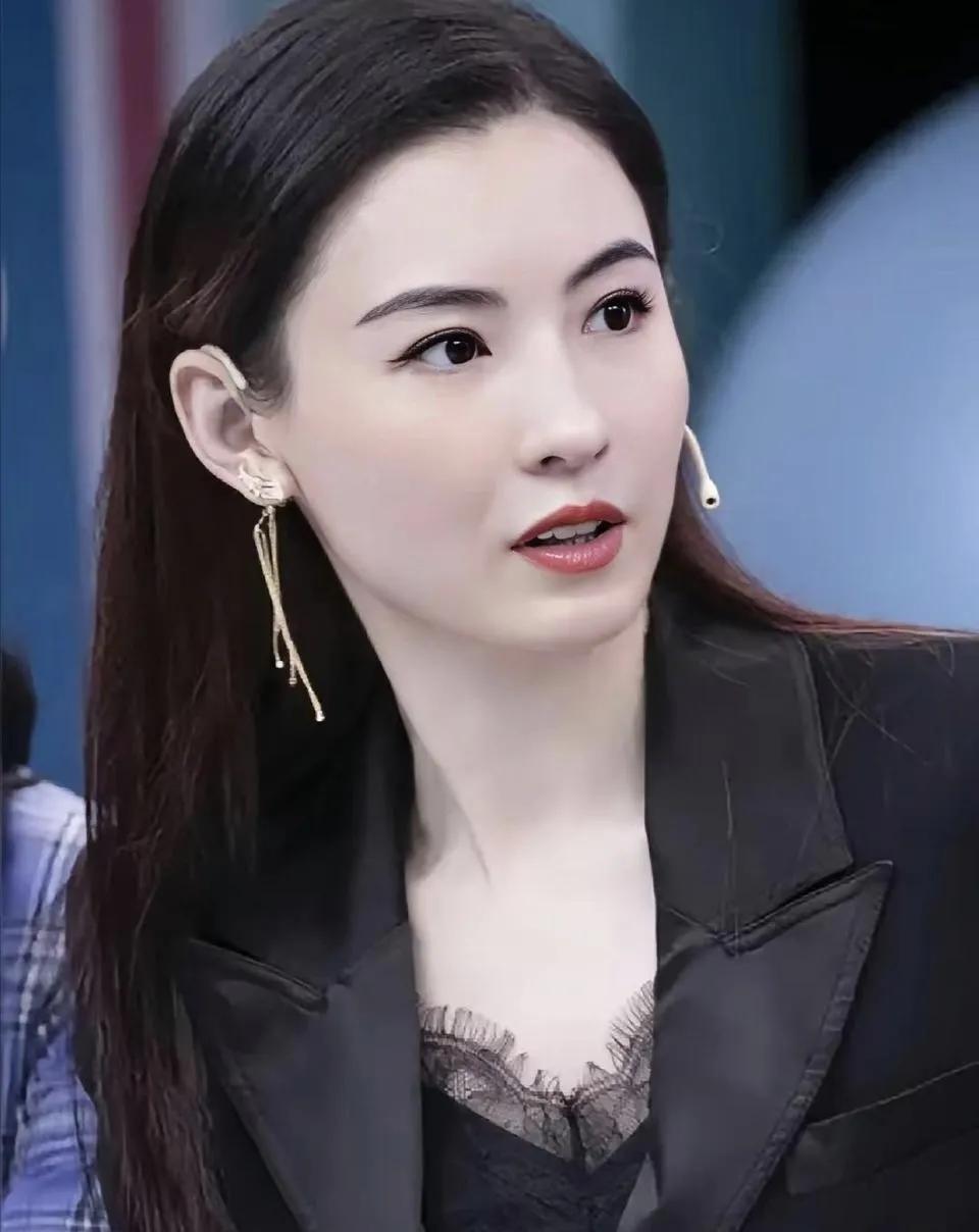 真的越来越搞不懂张柏芝icon了，明明都已经46岁了，不缺钱，有儿有女，