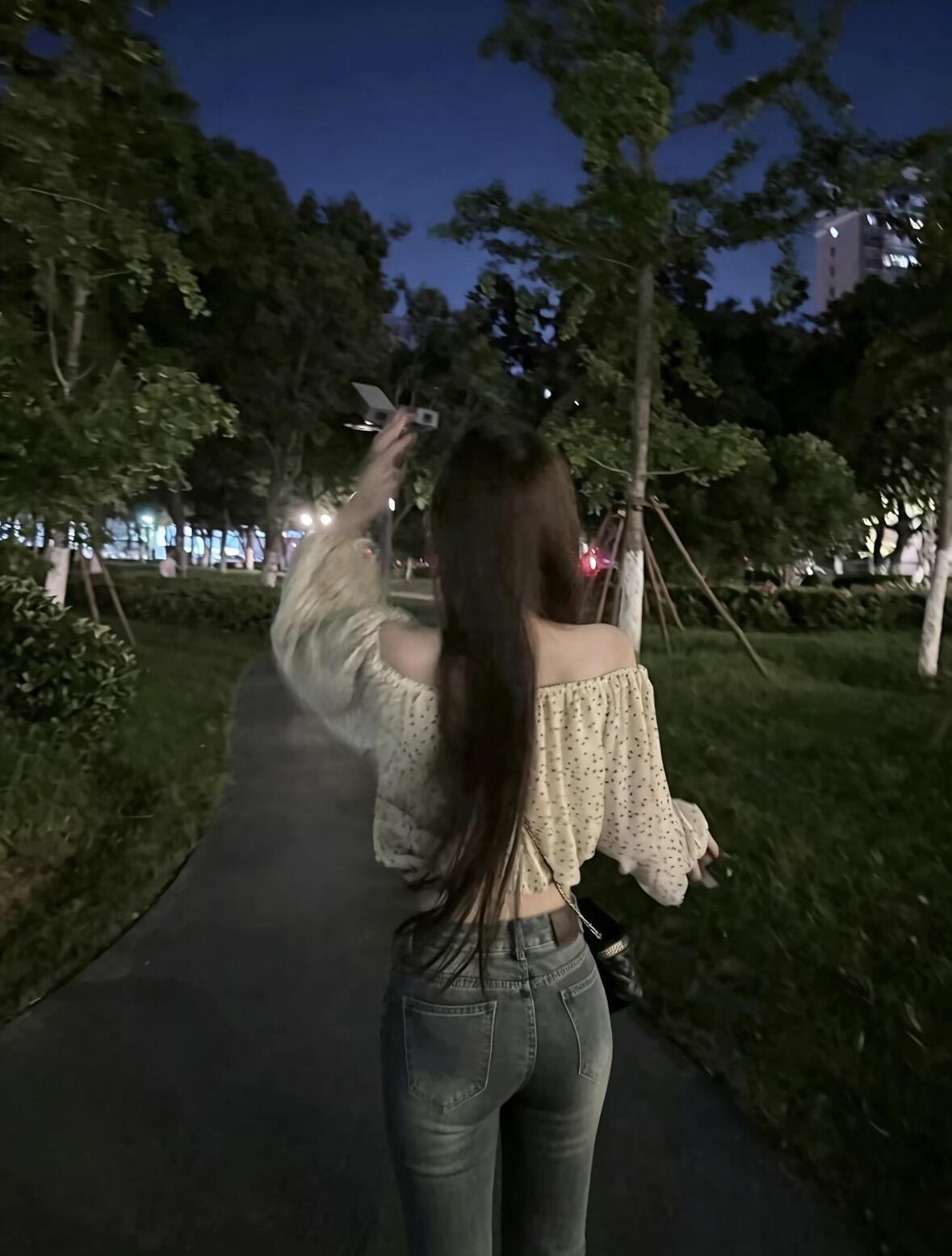 人要有城府​被人冤枉时：闭嘴不争被人试探时：装傻充愣被人吹捧时：笑笑就过