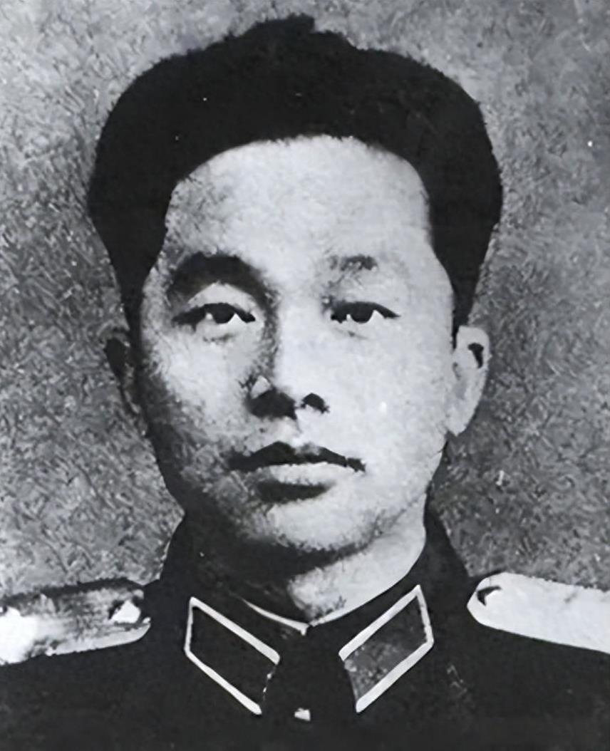 1955年授衔时，他才38岁，朱德笑着祝贺：小鬼，你也当上中将了啊“1955年