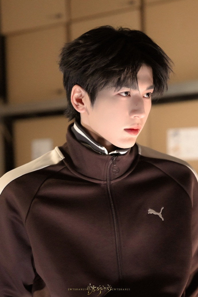 1.张凌赫新sw+1华帝2.田曦薇新增饮品商务彩妆服饰商务待宣下一部戏是