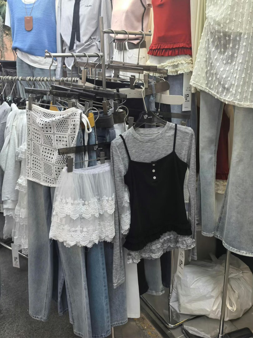 不会吧，女装不会又是花边+屁帘的一年吧