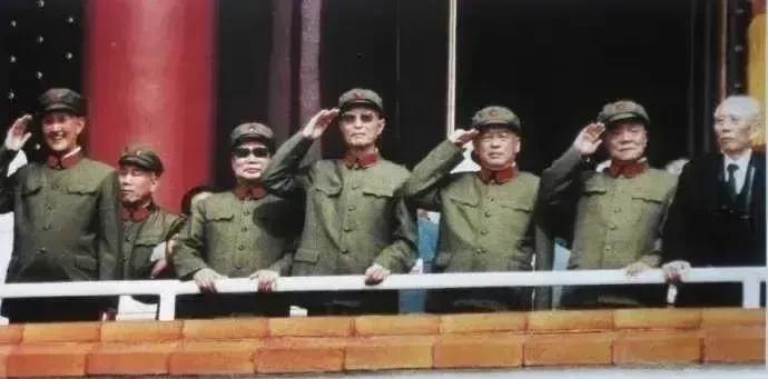 华国锋辞职后的新一届军委领导班子。军委主席是邓公，副主席是德高望重的叶帅、徐帅