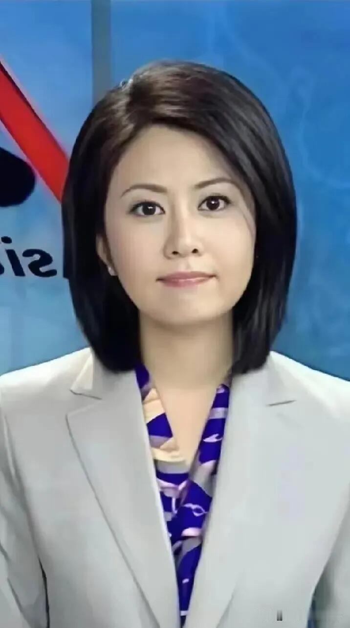 这位央视主持人长相漂亮，气质佳，可是有很多人就是记不住她的名字，估计是电视看少了