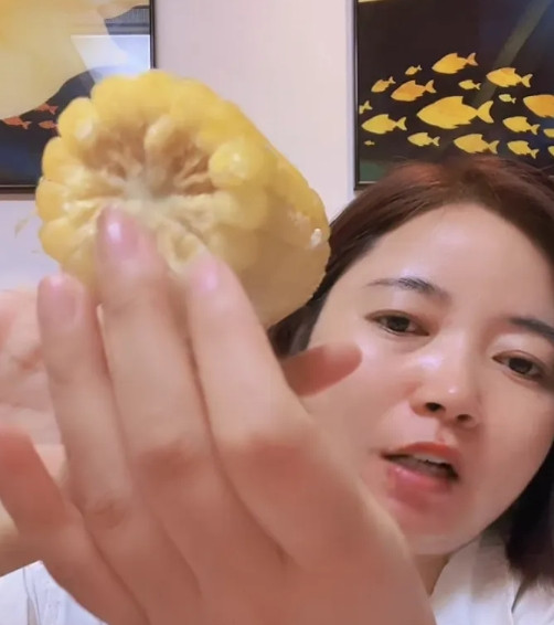 堂嫂今晚说话，话里有话！堂嫂今晚在直播间说：有些人，不要觉得自己高高在上，