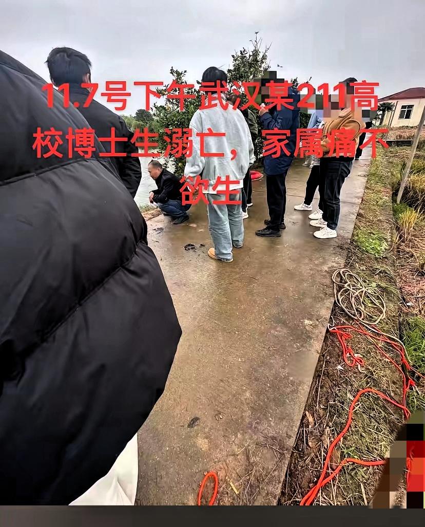 27岁博士生意外溺亡，真的看一次心疼一次！父母起早贪黑摆摊十几年，拼尽全力把