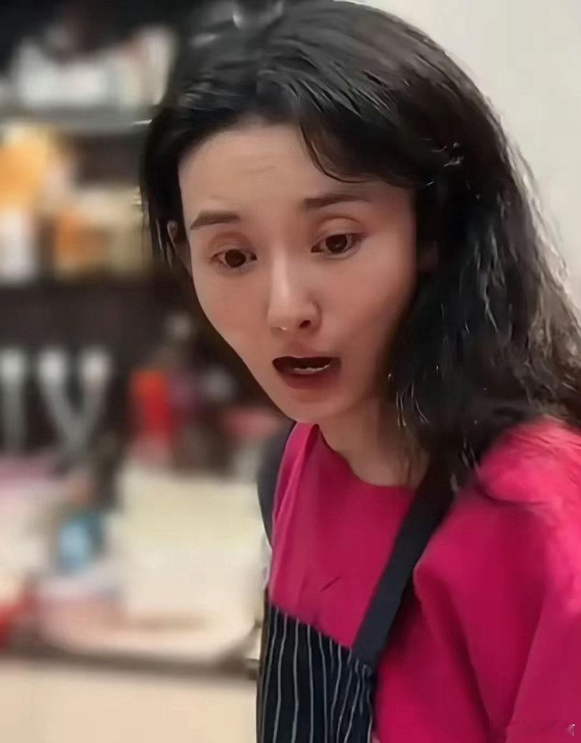 宋祖儿这都瘦脱相了，感觉瘦成这个状态已经不健康了，本身是个大美女，就不要对自己这