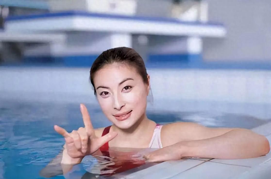 结婚13年，44岁郭晶晶再次迎来喜讯，官媒发文，终于等到这一天郭晶晶用13年时