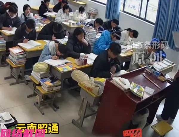 云南昭通有老师因家中老人去世，妻子又不在家中而在异地教课，老师唯有无奈，只能做出