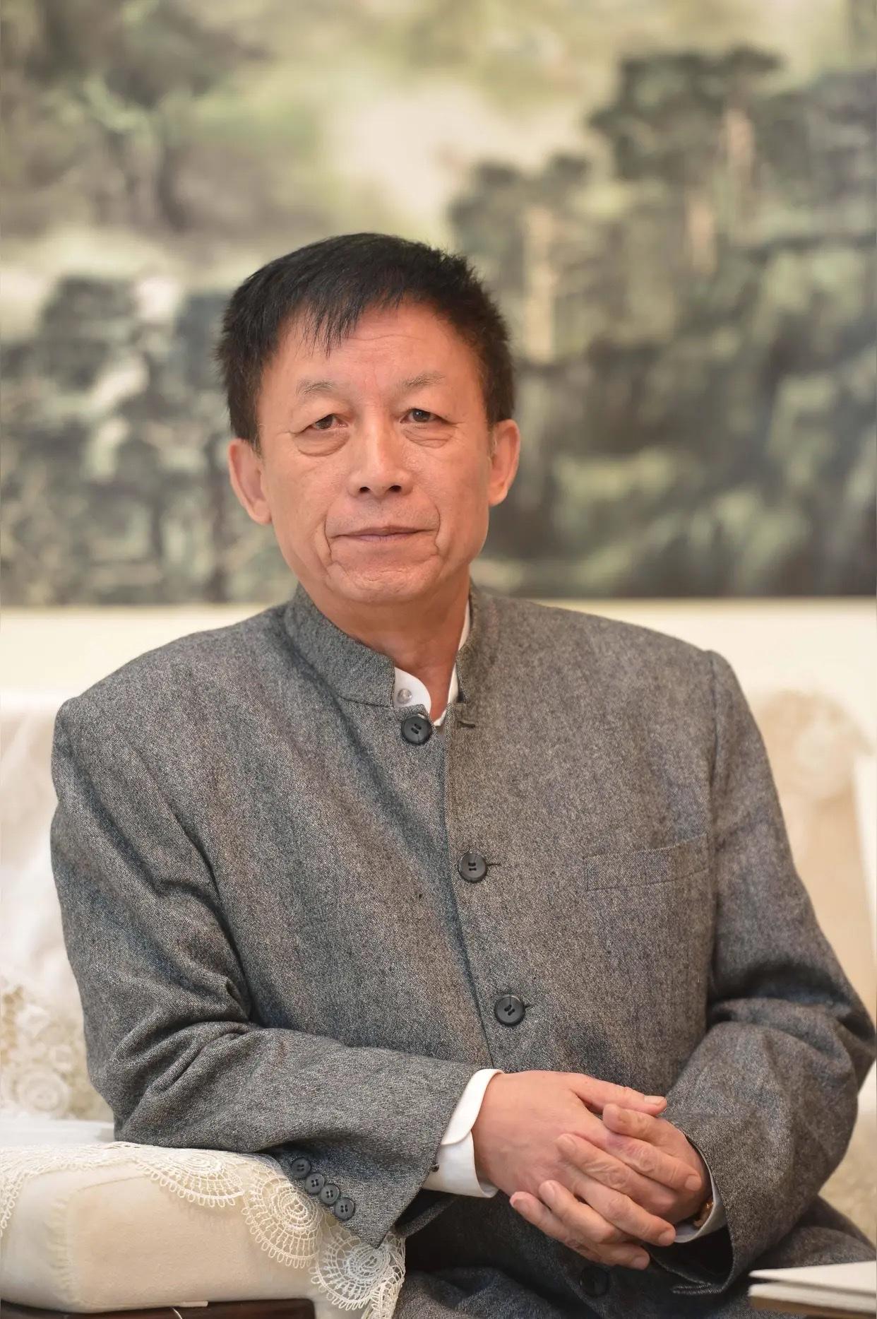 易中天对东野圭吾的悼文引发巨大争议，在我看来也是很不妥，有失身份，尤其是对一个比