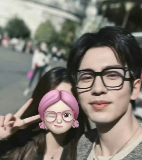 张凌赫把偶遇都拍成了情侣照，CP好强啊～