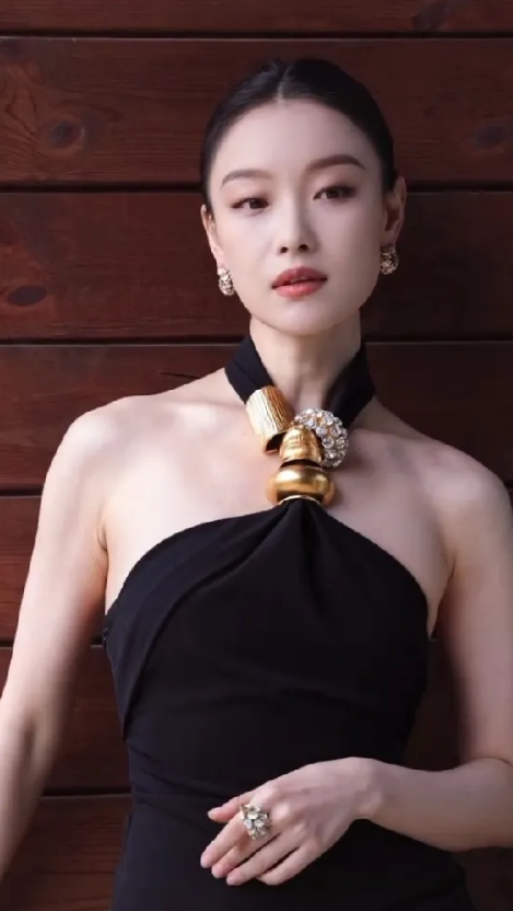 倪妮你有这样无法让人抵挡的魅力进入某人的心巴！我要是有这个长相这个感觉我在这个