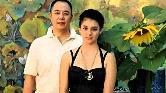 天呐！张铁林女儿张月亮这颜值太绝了✨中英美波四国混血的她，五官立体又精致，