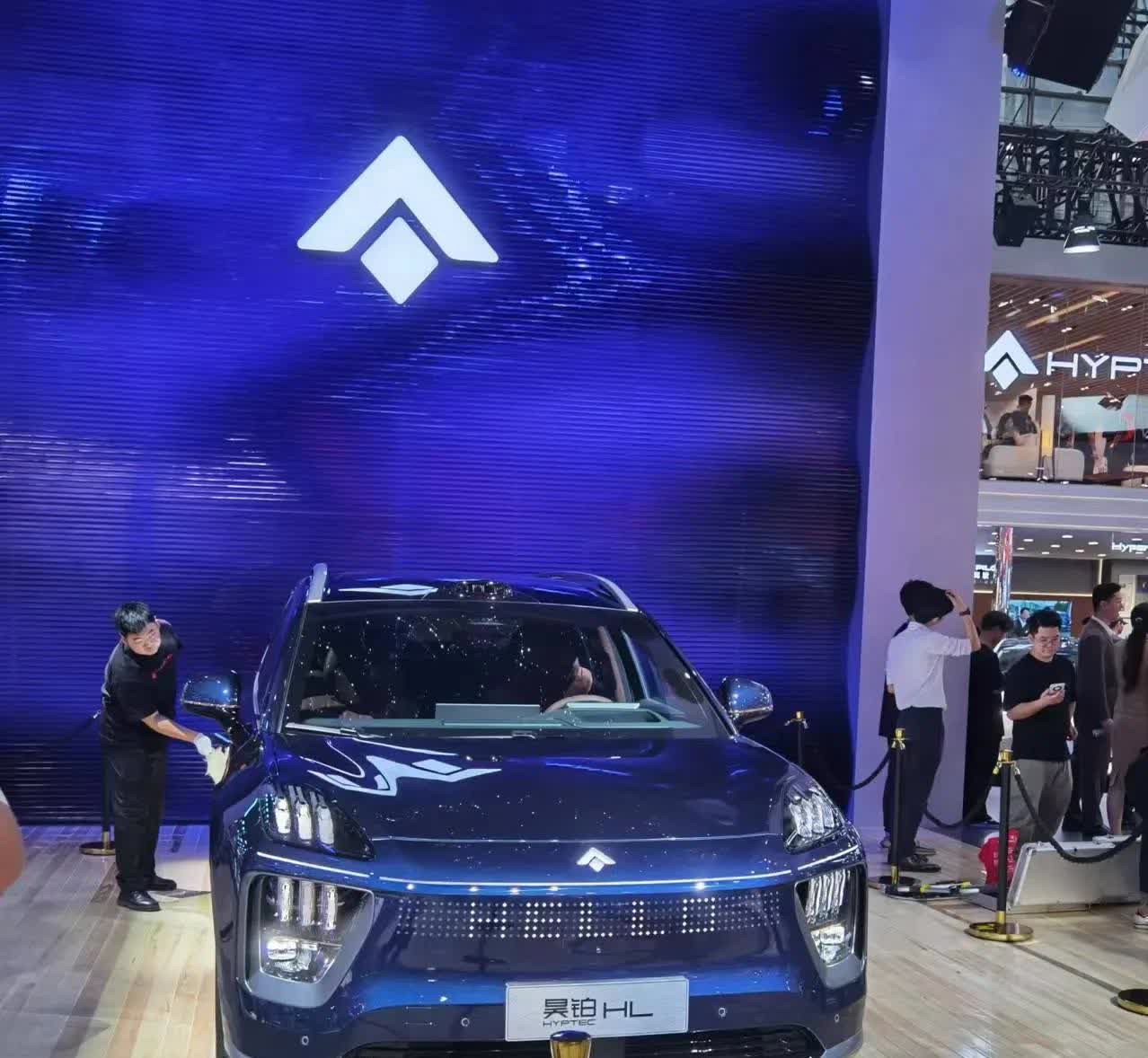 这就是赤裸裸的现实！油车20万：使用10年，油费10万，卖4万！纯电车2