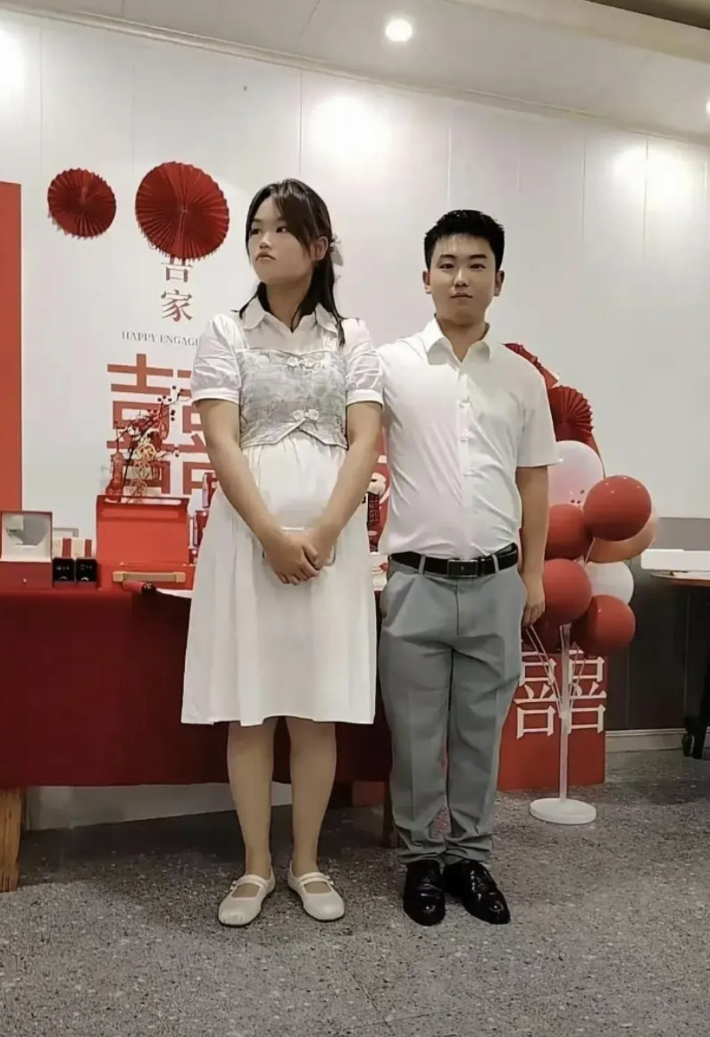 这样的订婚有什么意义呢，甩脸色给谁看