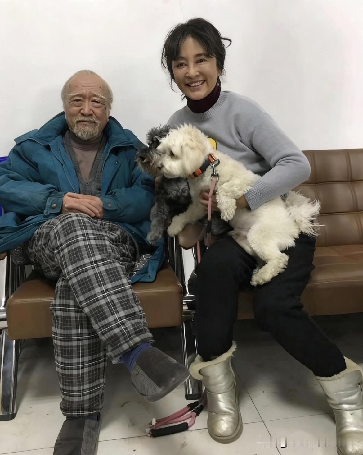 一晃眼，李保田都是白胡子的老爷爷了，当年他和沈傲君演的《神医喜来乐》火遍了大街小