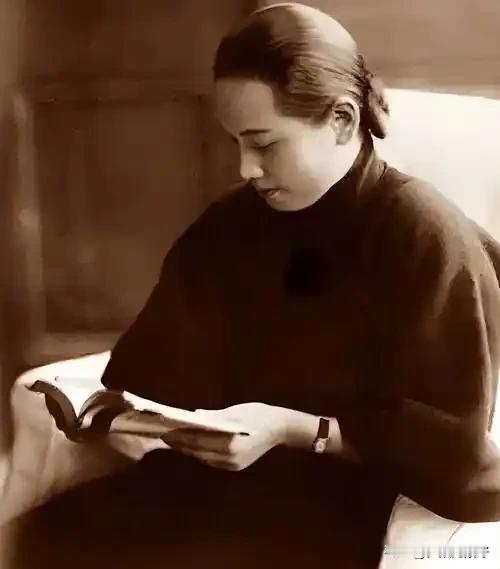 国母宋庆龄终生无子，1981年遗体检查，才揭开她最惨痛的秘密，原来她的子宫没了，