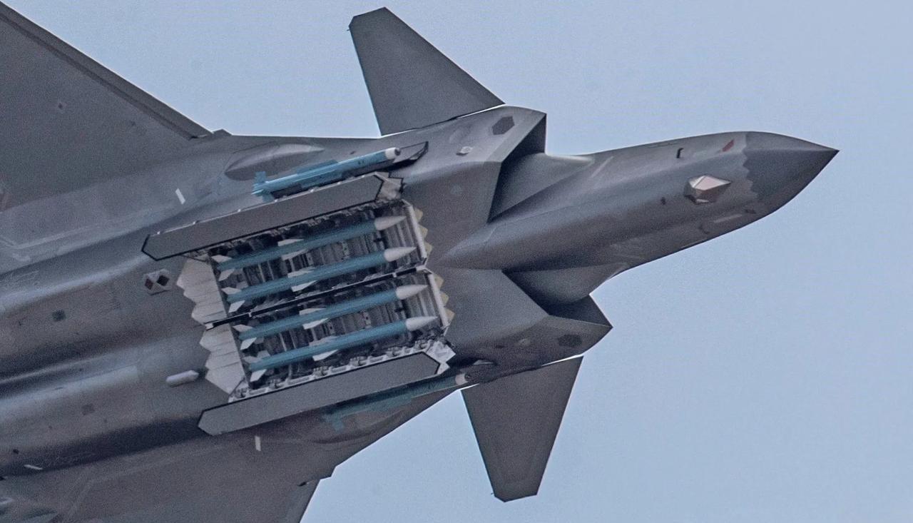 我国空军曾经认为，靠人力是可以弥补技术差距，即使有代差，也可能获得空战的胜利！