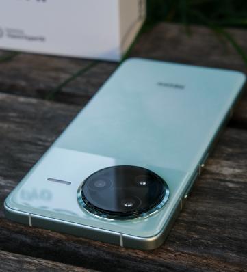 在核心性能上，红米K80Pro搭载了高通骁龙8Gen4处理器，采用台积电第