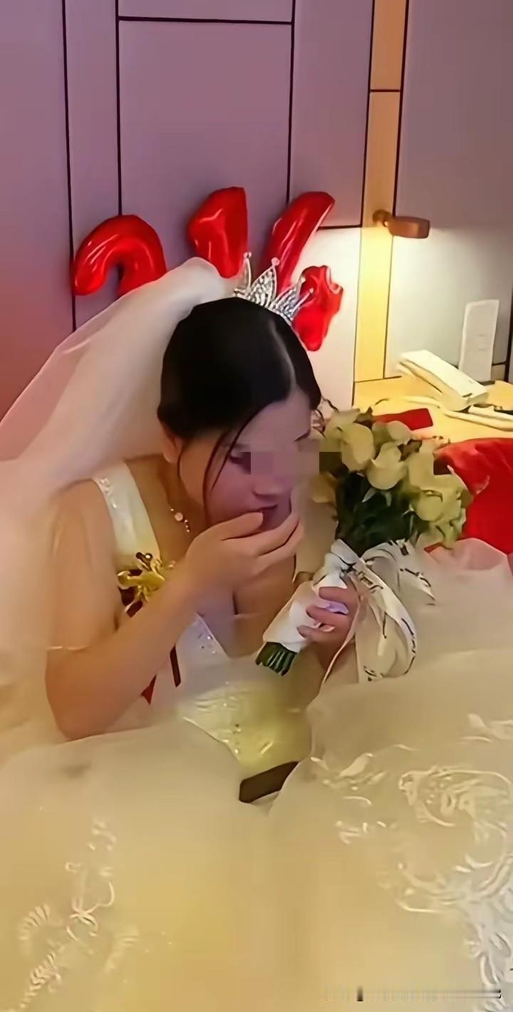 别提多糟心了！真叫人无语。结婚当天，新娘刚坐到婚房里就呕吐不止，新郎忙问是不是刚