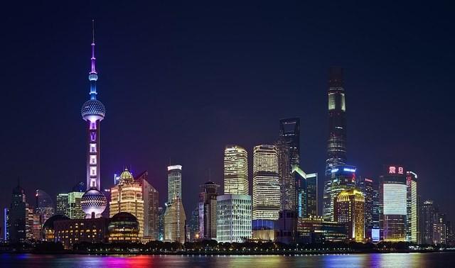 三星、东芝走了，把生产线搬去了越南。阿迪耐克也走了，将工厂搬到了越南，现在就连佳