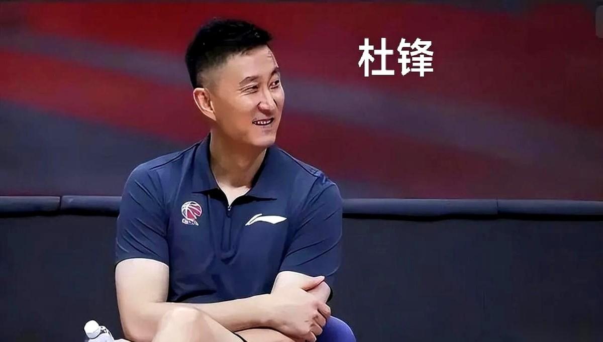 杜锋要走了。那个把广东宏远从一支队，带成一个王朝的男人，要走了。有消息说，董事