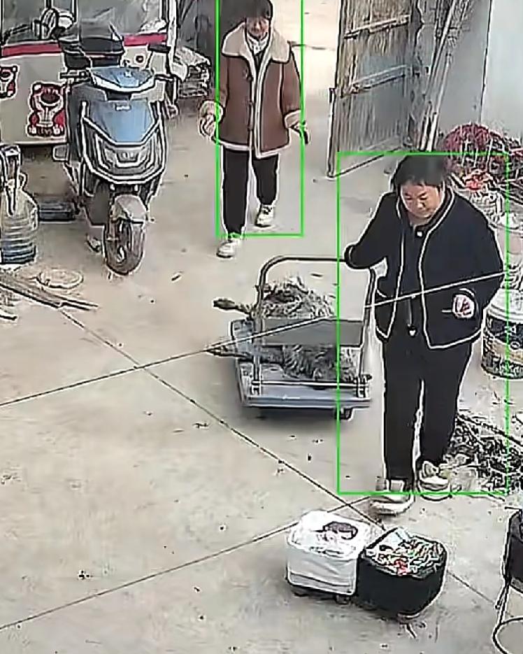 养了七年的狗，怎么可能眼睁睁的看他离开？河南一位村民家养了七年的老狗，在出门溜