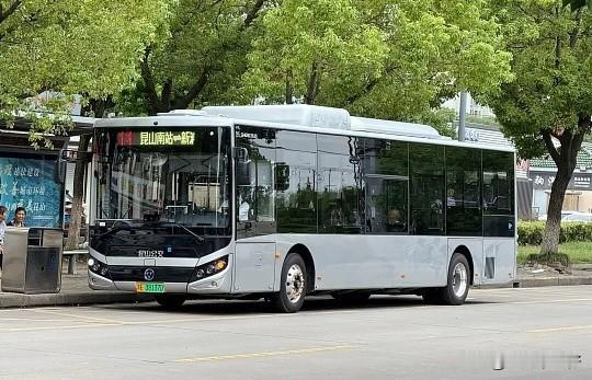 昆山公交集团刚发布了一组线路调整信息，涉及多条线路，有的加站、有的改模式、有的要