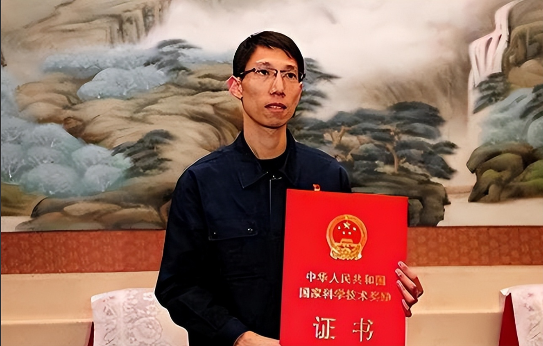 西方航空发动机绝密技术，竟在20年前被一初中学历小伙攻克，国家重奖800万！ 