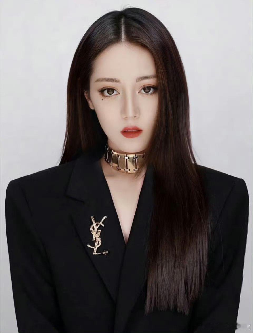 迪丽热巴黑长直的神绝美女神🥰让我想起了关小迪和聂九罗，剧情中有一部分的黑长直形