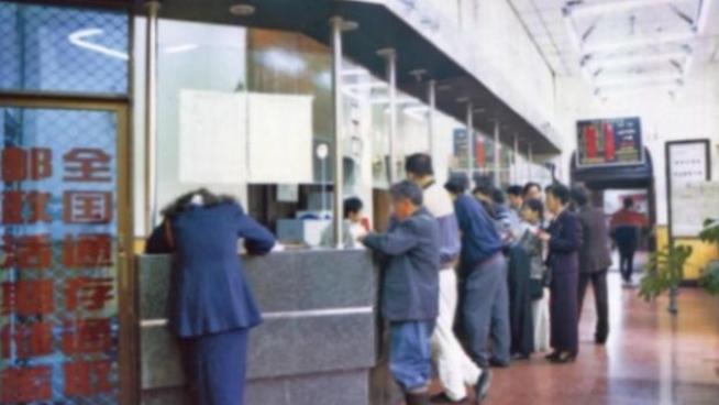 真是个神奇的企业！1998年邮电分家后，邮政第一年就亏了179亿，成了全国最穷的