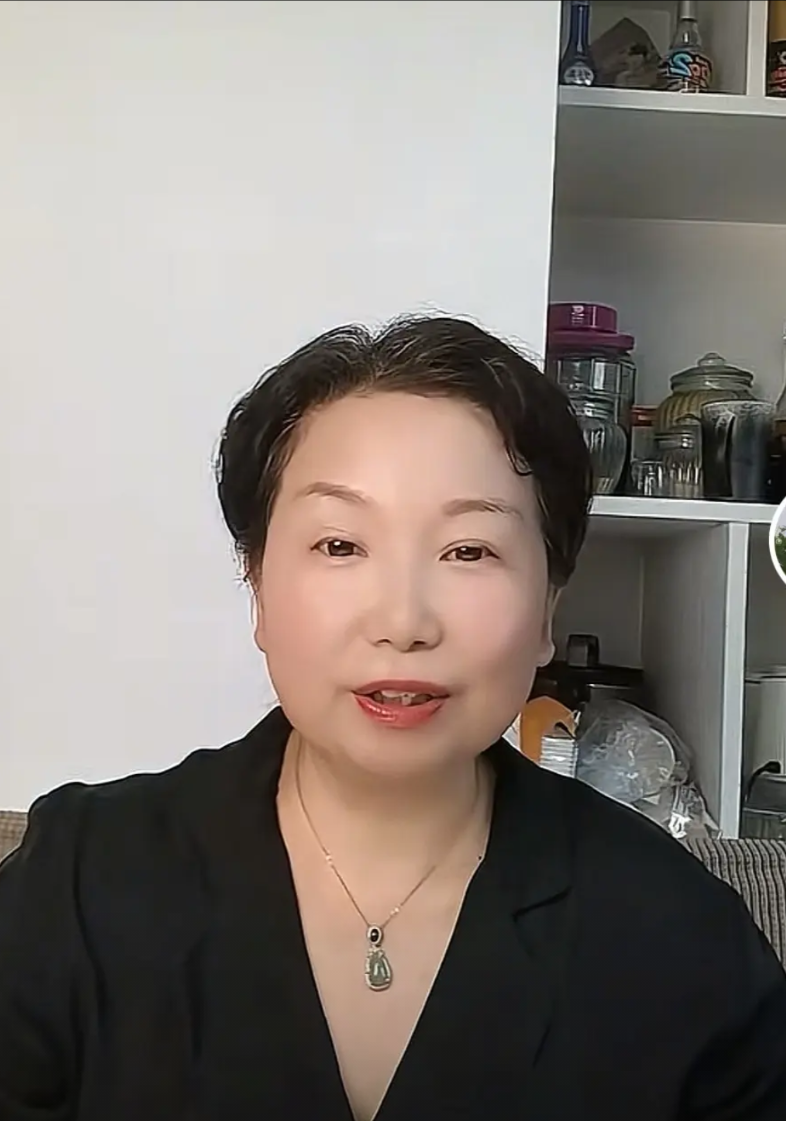 杜新枝是不是心里慌了昨天在直播间歇斯底里的气冲冲回复粉丝的问题如果一个人心