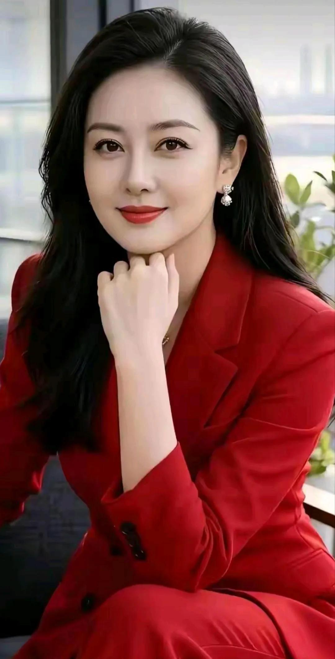 美女姐姐，优雅大方，越看越好看！超级迷人美女