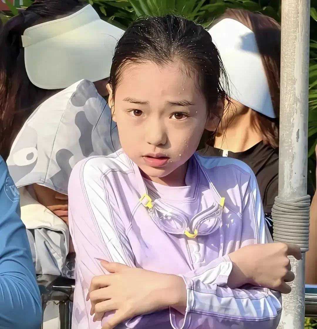 董璇惹争议，育儿方式明显就出现偏差，你家里有这种情况出现过吗最近董璇带着女儿小