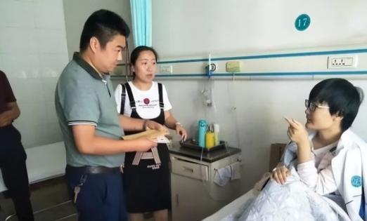 2019年，19岁女孩患癌7年花了200万，亲戚都劝她：“别治了，为了救你，你母