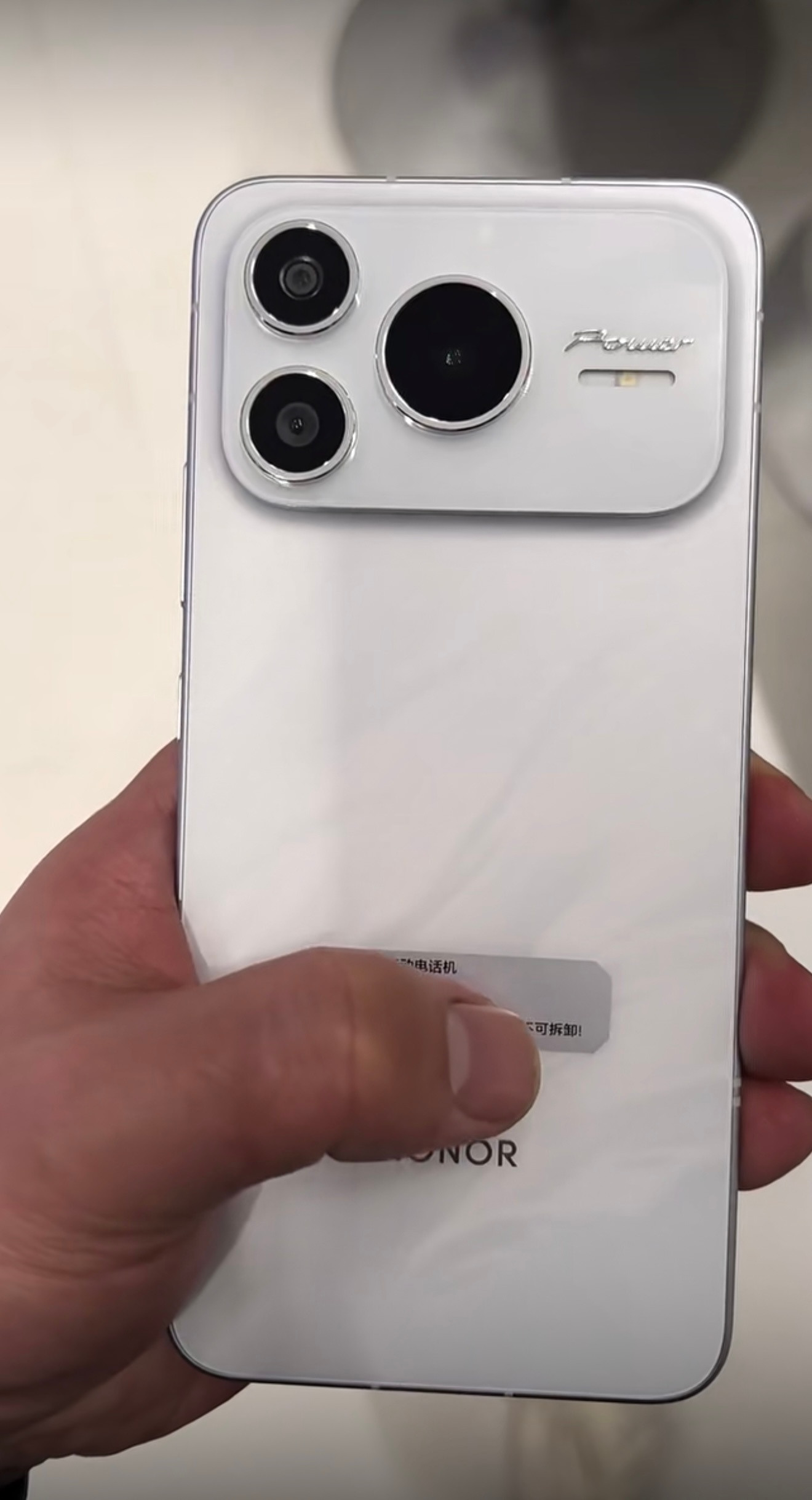 荣耀power2看着像金属边框，万级大电池，下月新机～