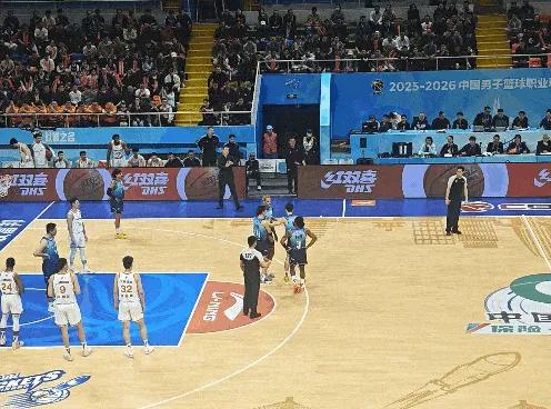 CBA球队内讧再现？但宁波队的处理速度很快，他们不仅光速与贝兹利解约，还正式发出