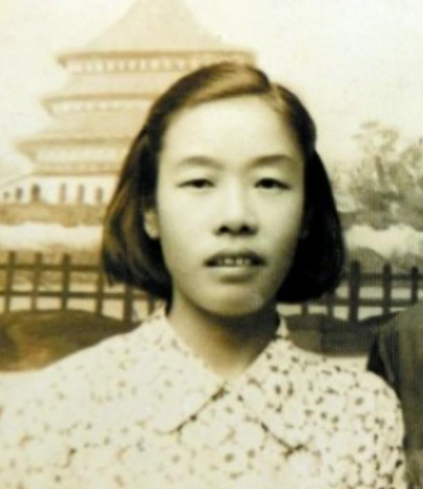 1949年，渣滓洞大屠杀中，盛国玉倒地装死，枪响后，几名特务进来补枪，还用枪托捅
