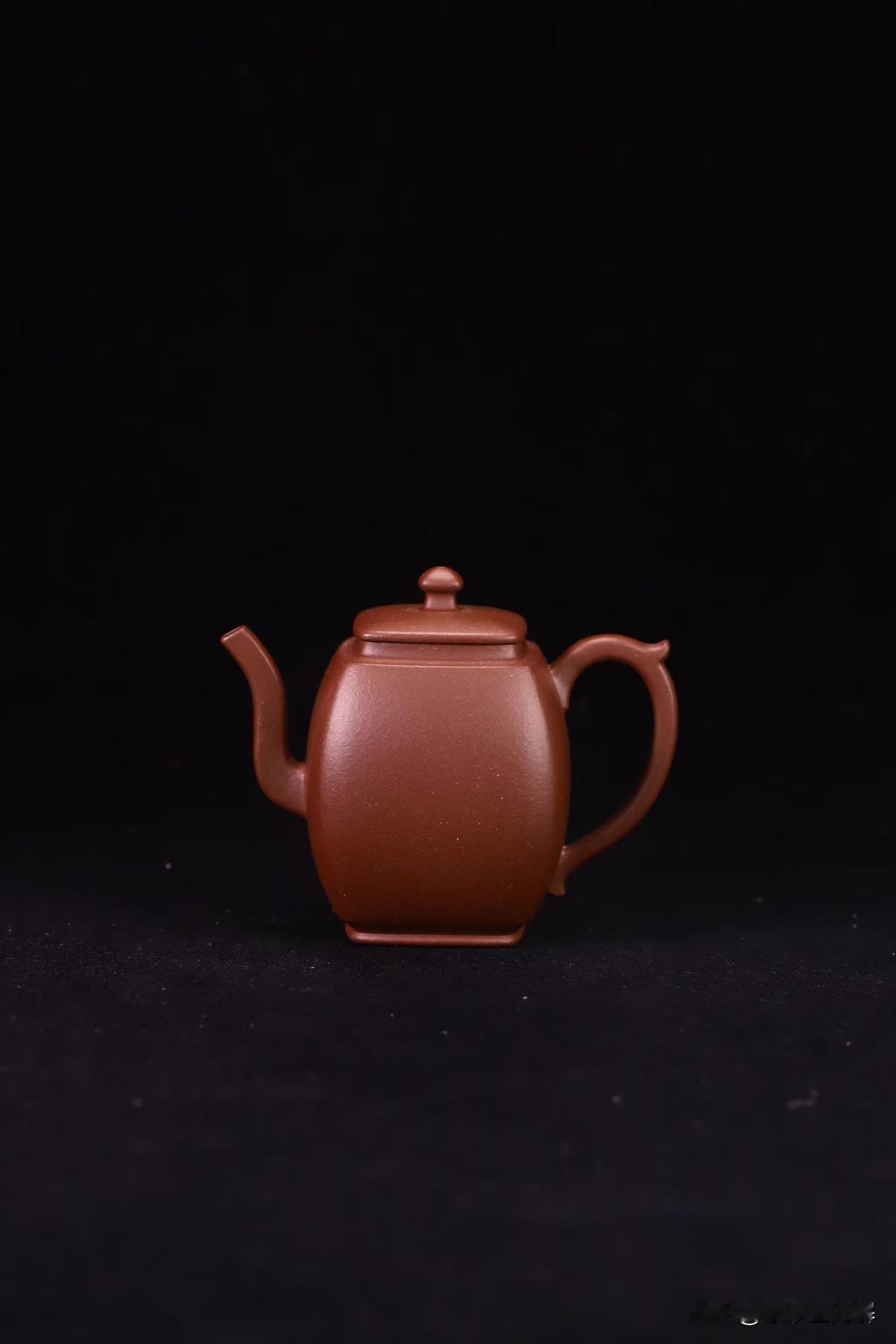 养壶人最容易忽略的“神器”，不是名壶也不是好茶，而是一块布玩紫砂壶的人，几乎都