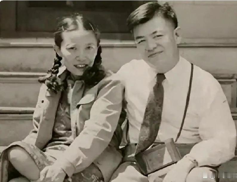 这是著名物理泰斗——“中国物理学之父”吴大猷和妻子阮冠世年轻时合影。