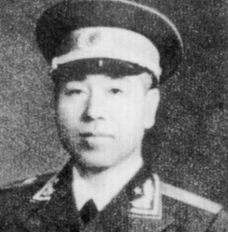 1952年，一名副司令员被人举报贪污3000亿，伟人得知后下令立即逮捕，但就在这