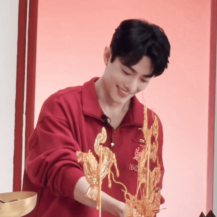 肖战直播这个表情也太萌了吧萌神降临肖战好红！红红火火🔥～藏海传2025剧王