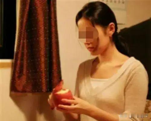 四川一男子常年在外打工，12月25日报道，妻子在老家陪读，谁知，妻子趁丈夫不在家